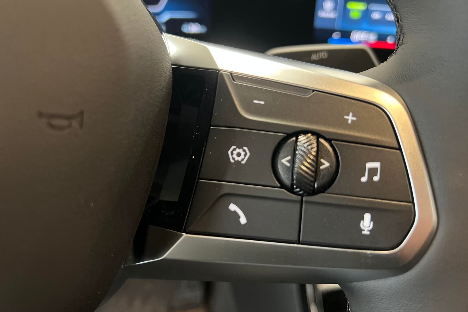 BMW iX2 iso kuva 23