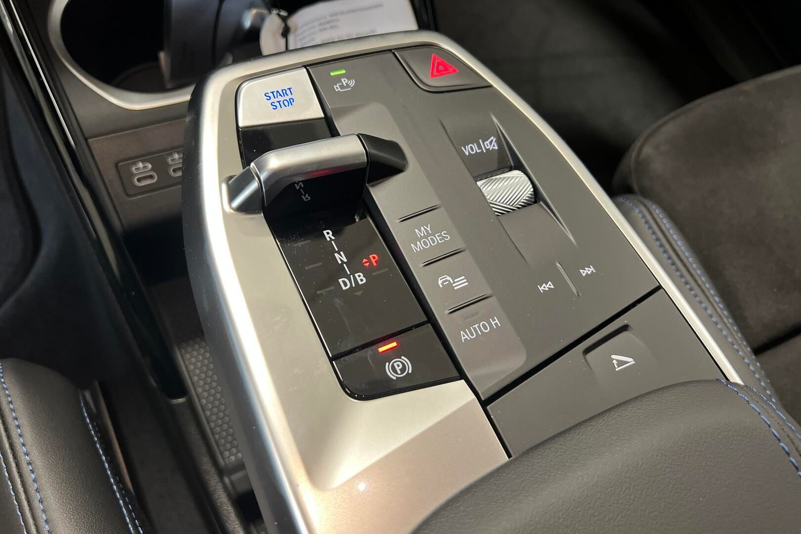 BMW iX2 iso kuva 19
