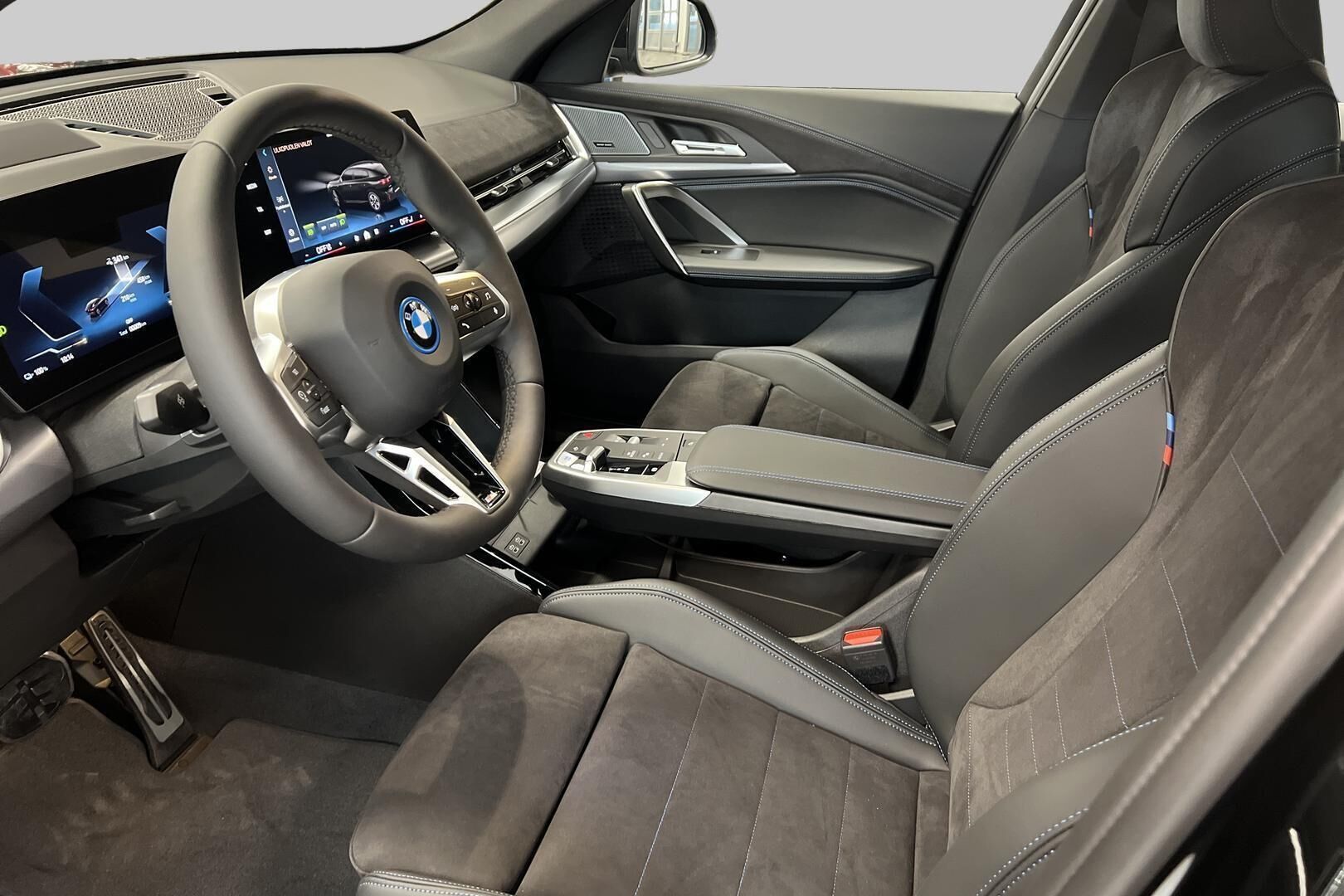 BMW iX2 iso kuva 21