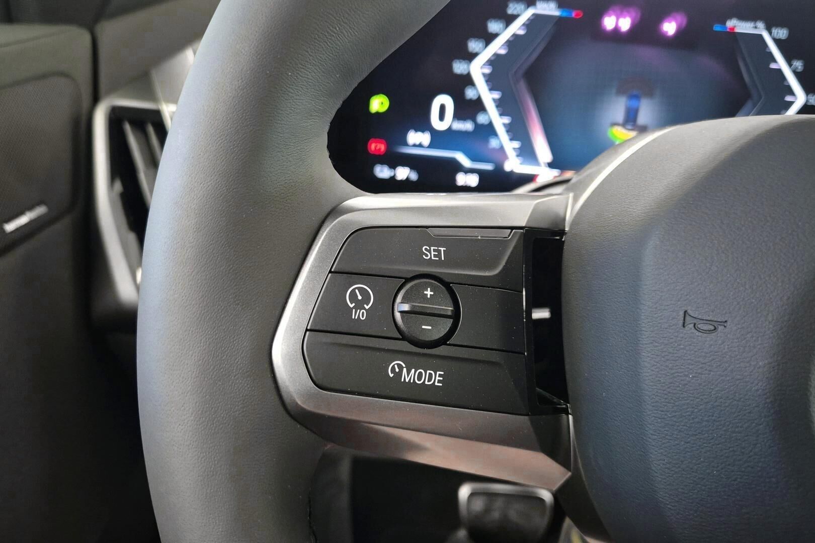 BMW iX iso kuva 16