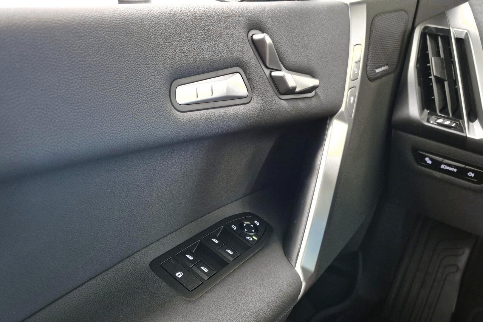 BMW iX iso kuva 17