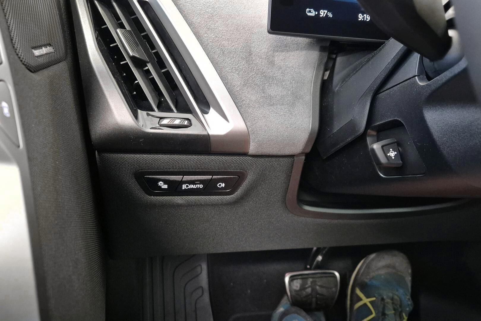 BMW iX iso kuva 18