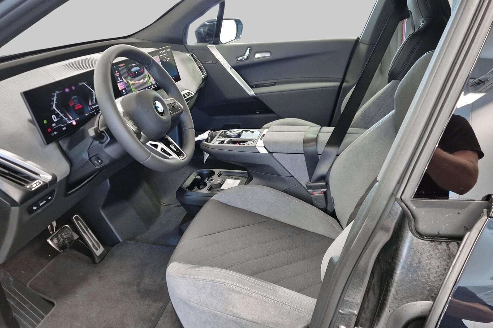 BMW iX iso kuva 8