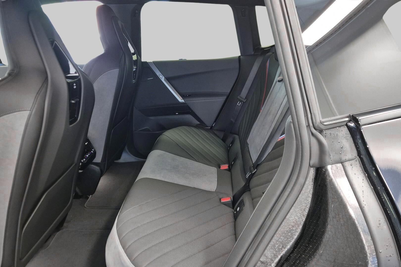 BMW iX iso kuva 9