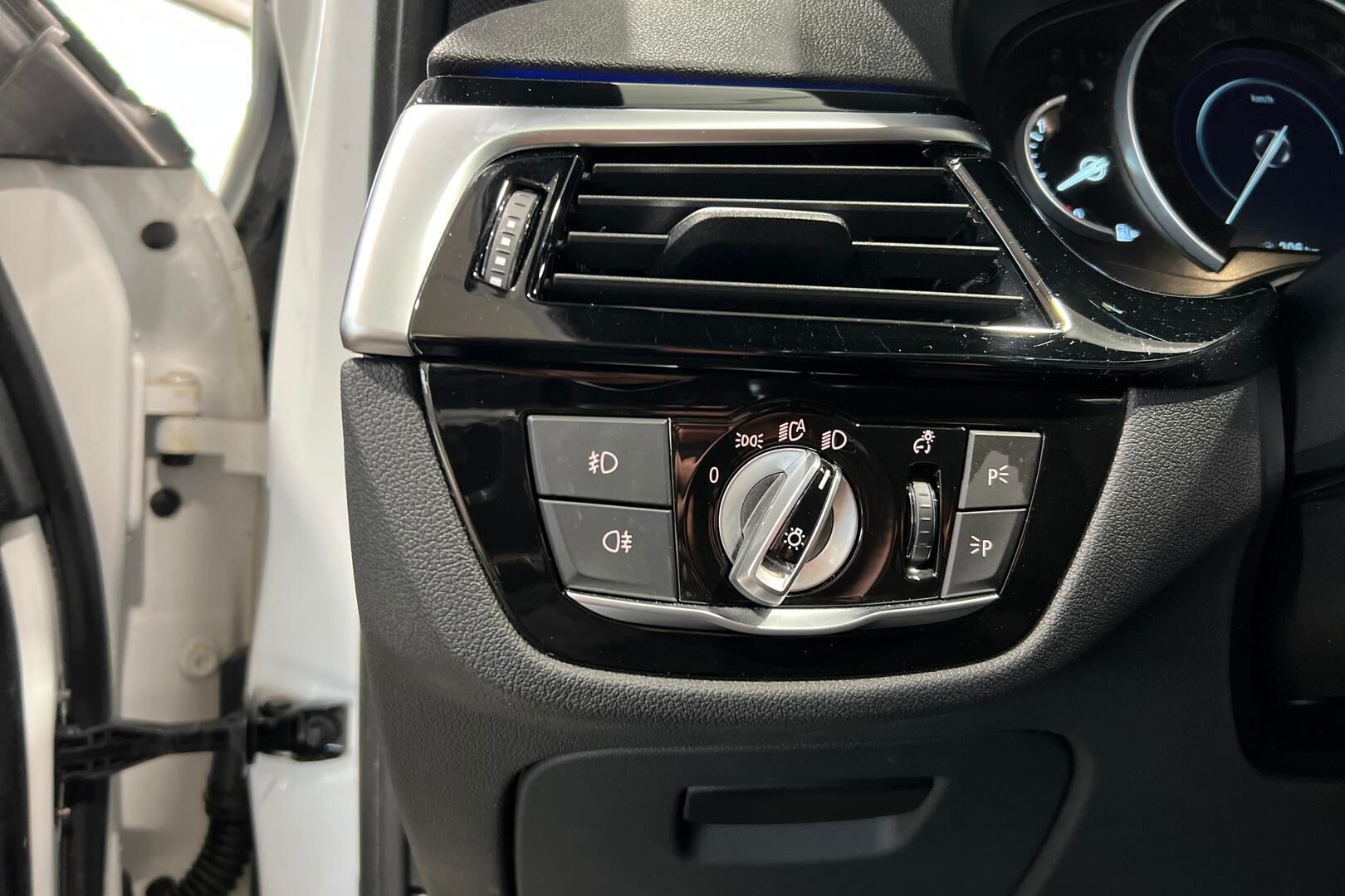 BMW 5-sarja iso kuva 18