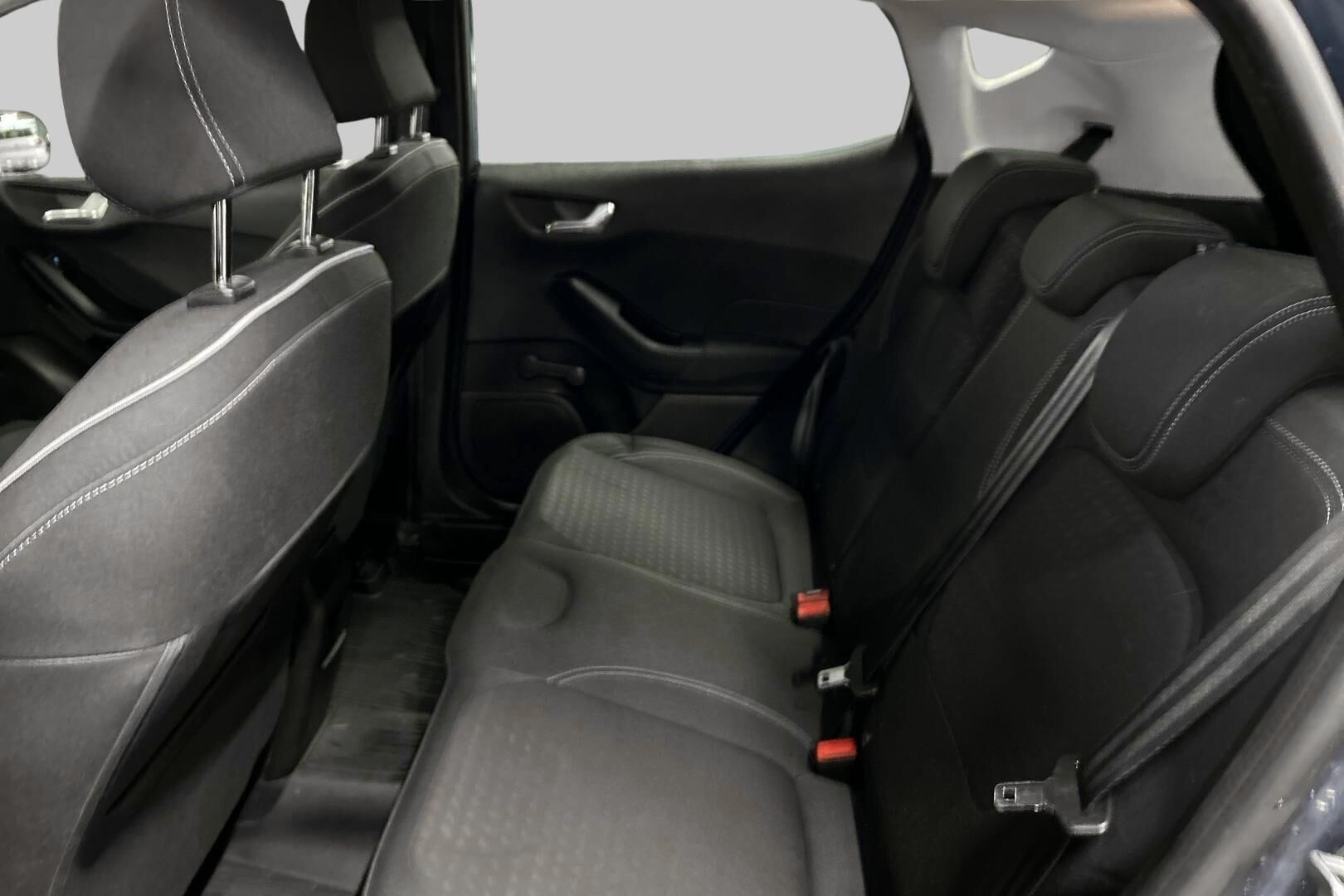 Ford Fiesta iso kuva 10