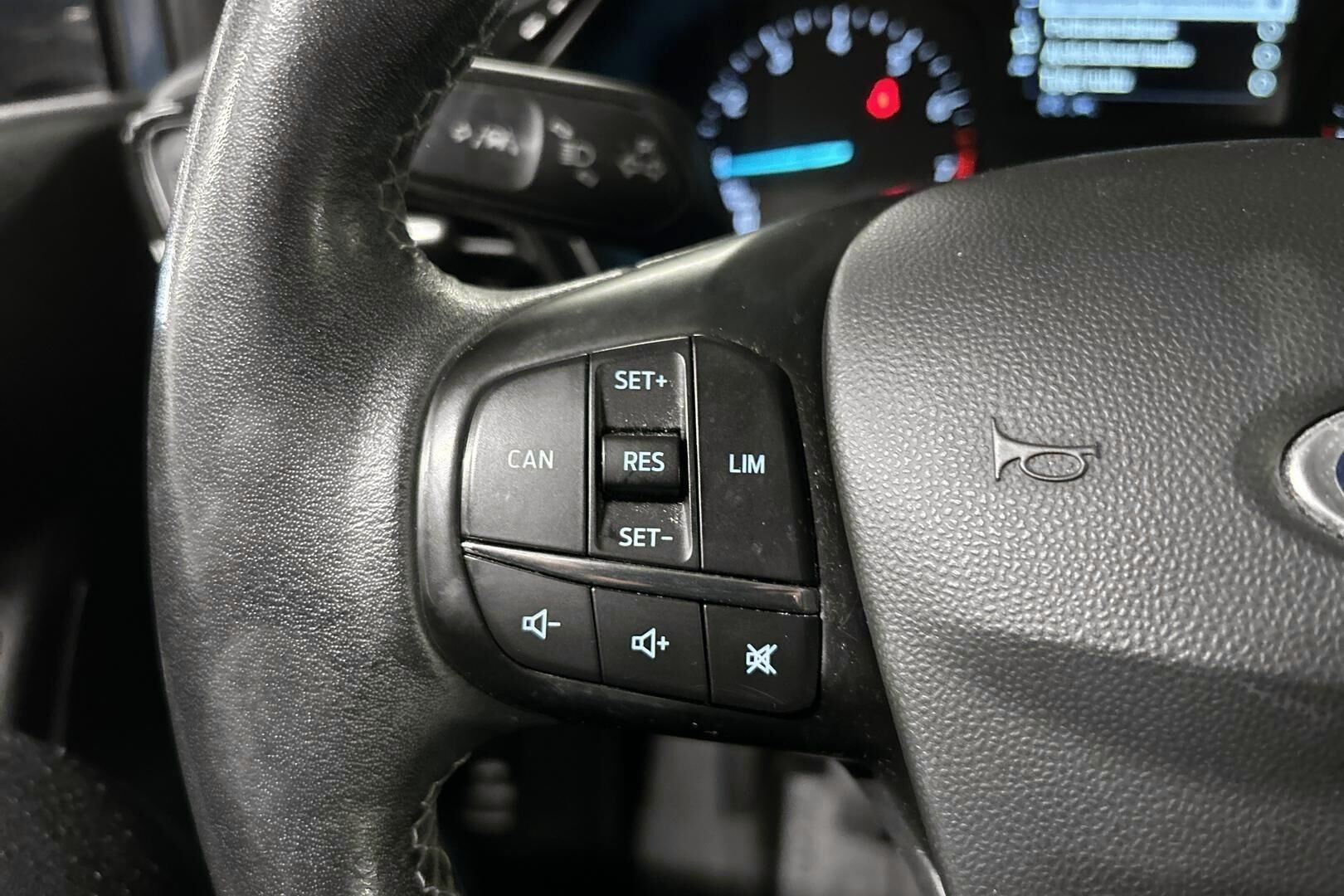 Ford Fiesta iso kuva 24