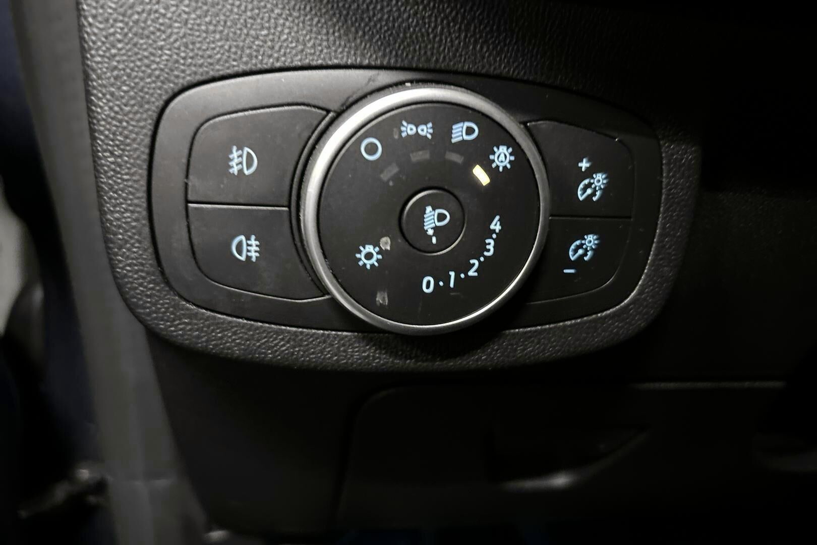 Ford Fiesta iso kuva 26