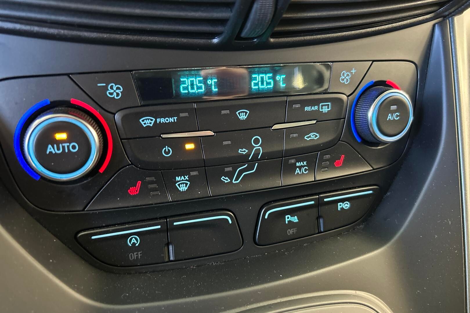 Ford Kuga iso kuva 19