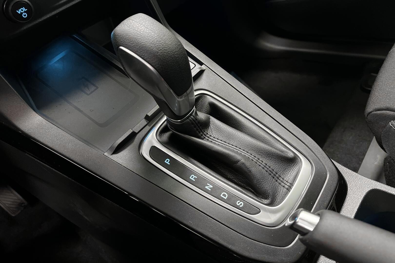 Ford Puma iso kuva 8