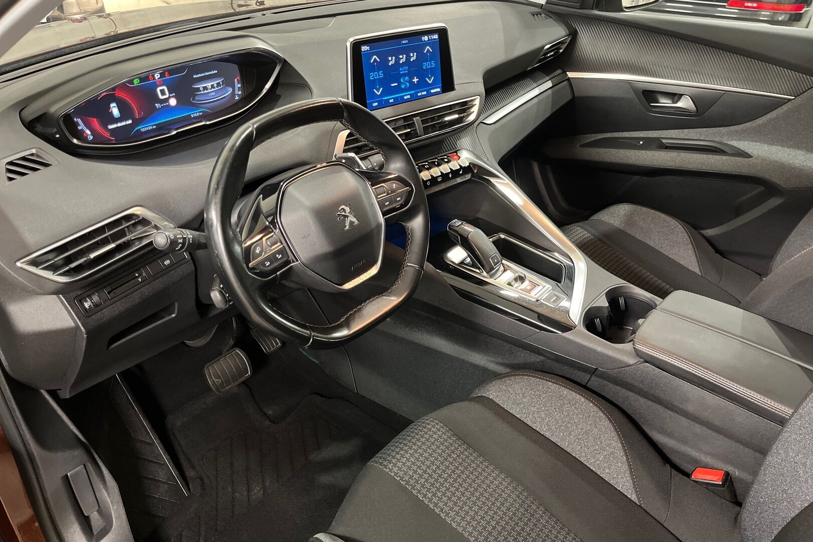 Peugeot 3008 iso kuva 4
