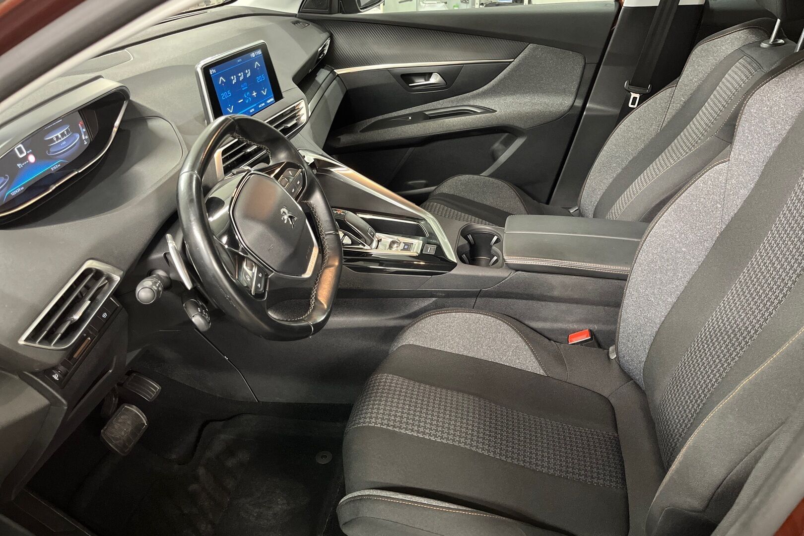 Peugeot 3008 iso kuva 5