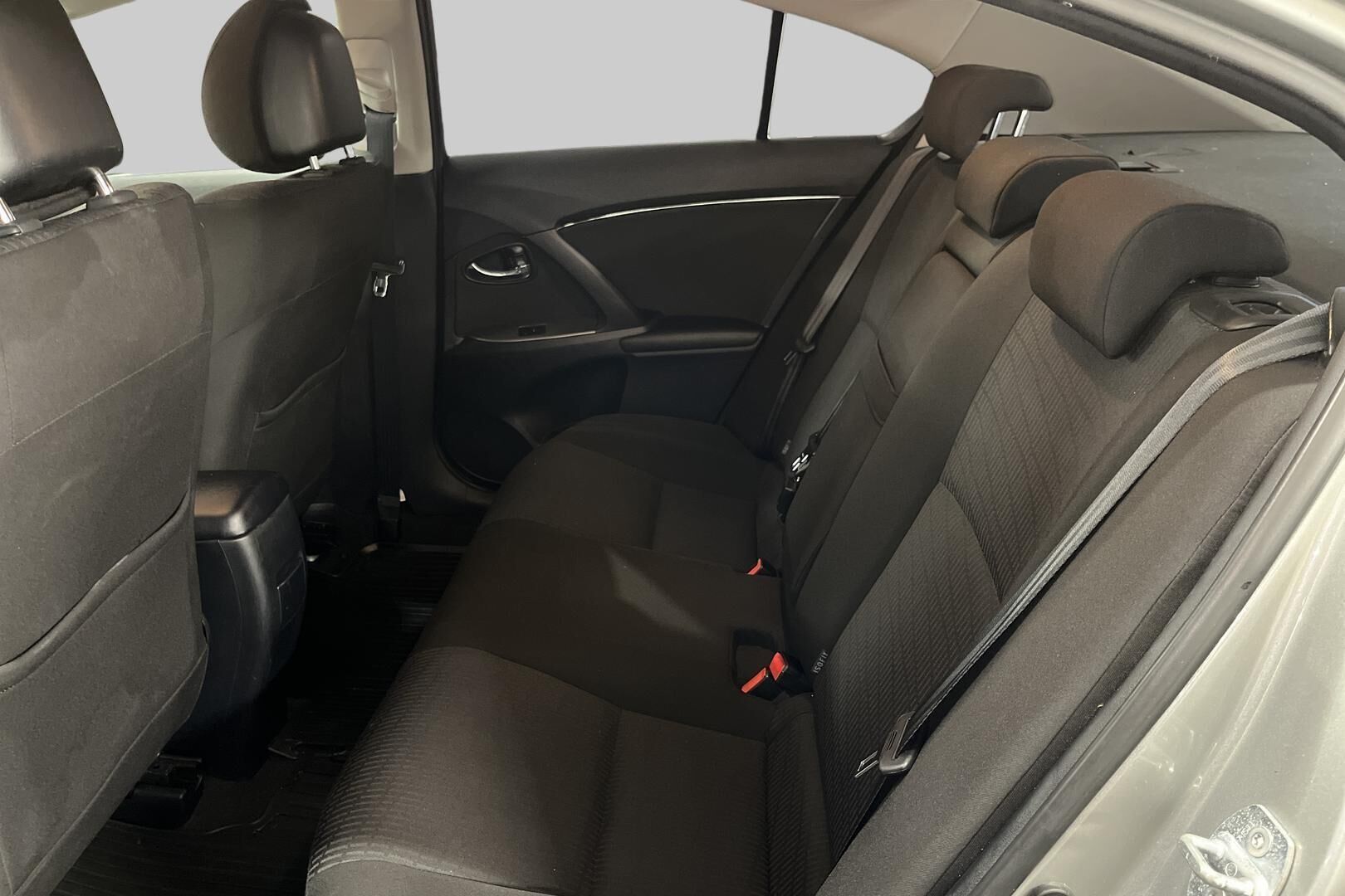 Toyota Avensis iso kuva 10