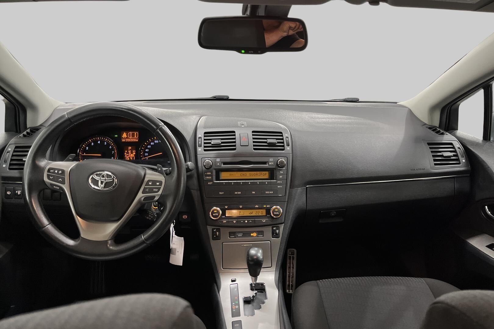 Toyota Avensis iso kuva 11