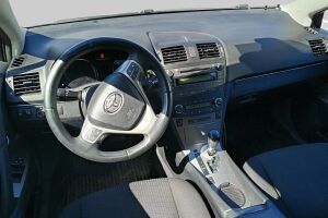 Toyota Avensis esikatselu 4