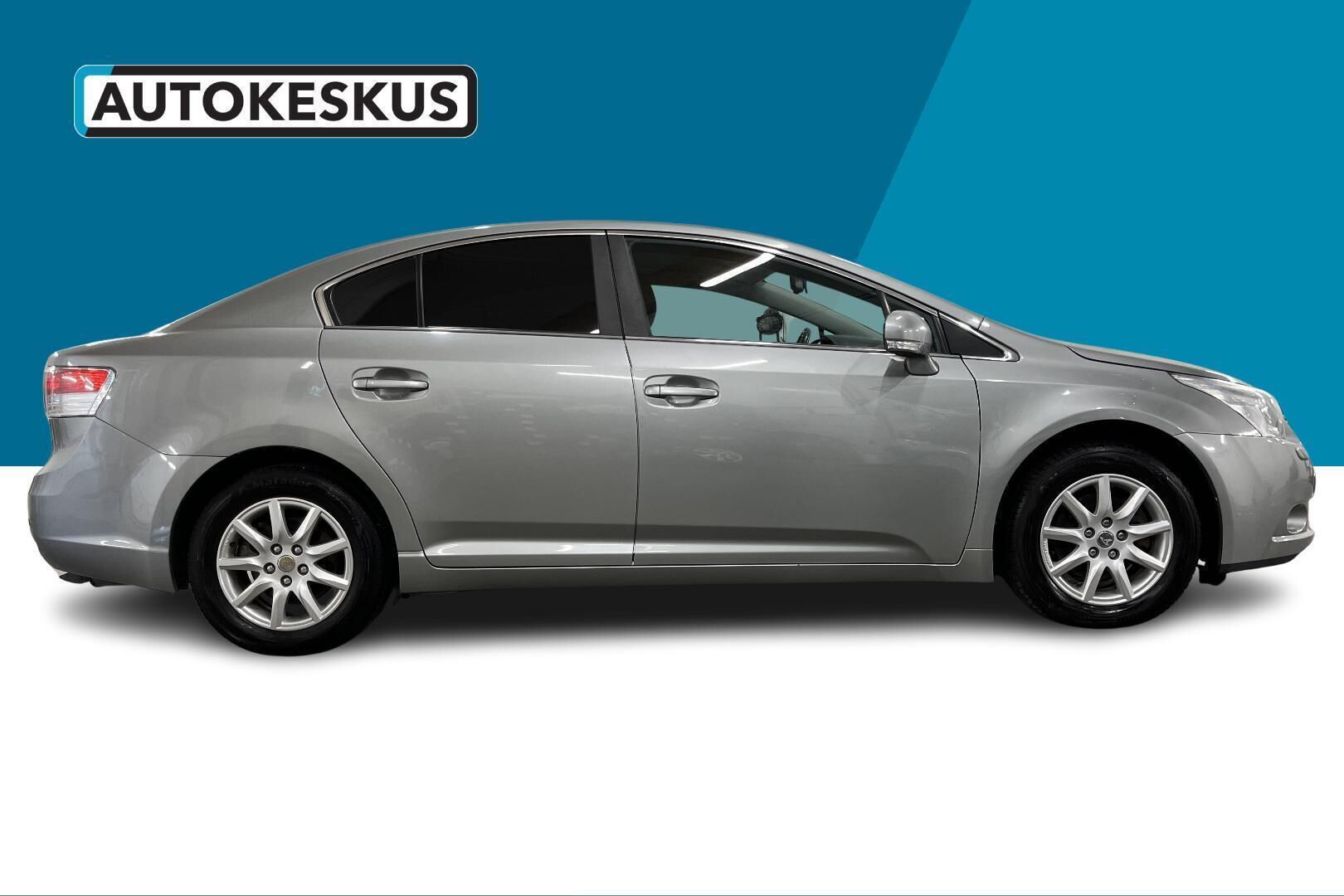 Toyota Avensis iso kuva 4