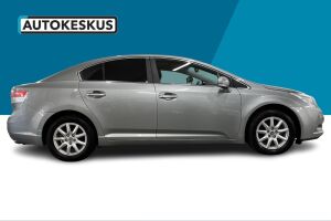 Toyota Avensis esikatselu 4
