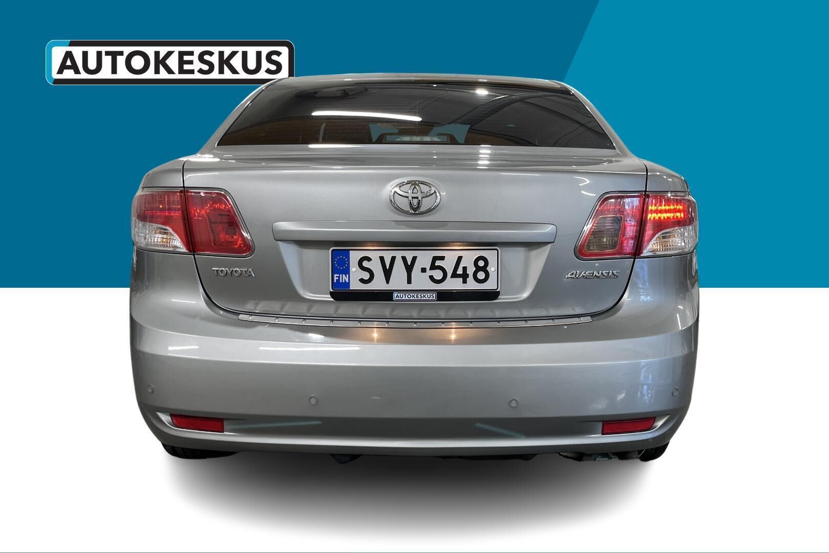 Toyota Avensis iso kuva 6