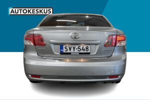 Toyota Avensis esikatselu 6