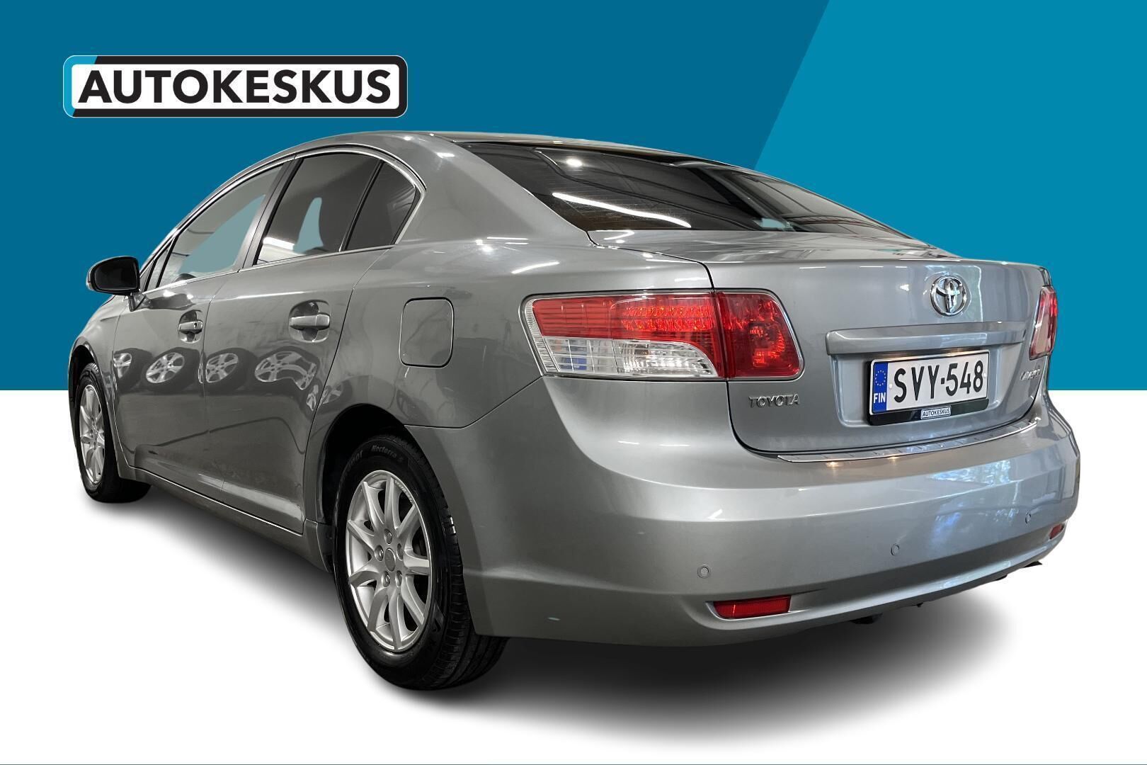 Toyota Avensis iso kuva 7