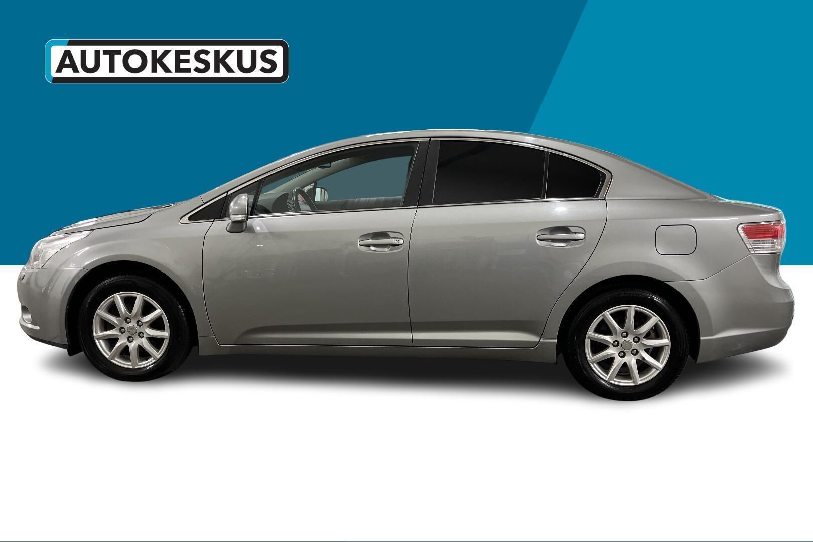 Toyota Avensis iso kuva 8