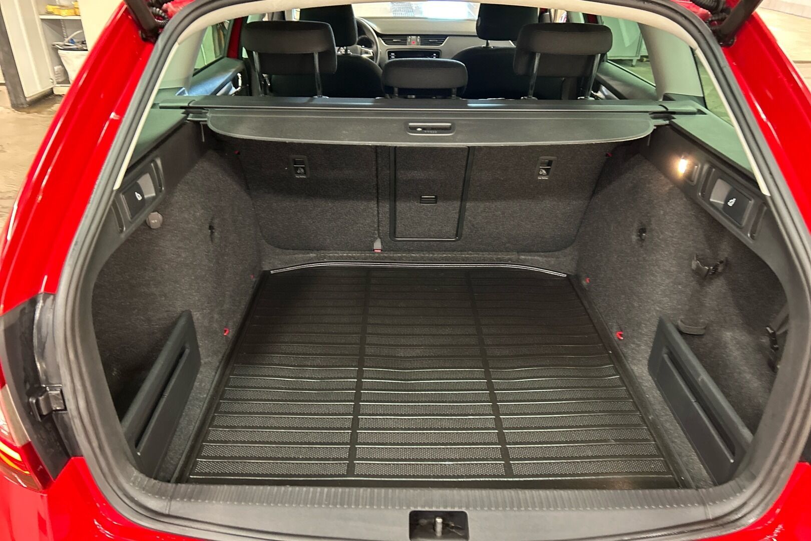 Skoda Octavia iso kuva 10