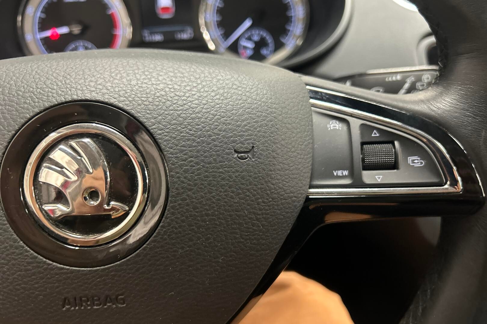 Skoda Octavia iso kuva 14