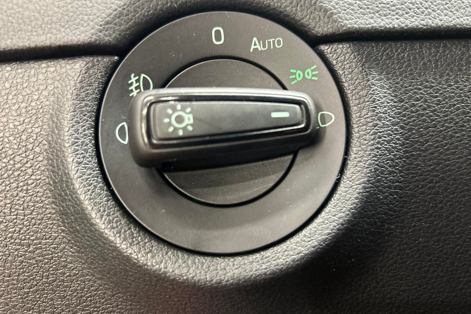 Skoda Octavia iso kuva 16