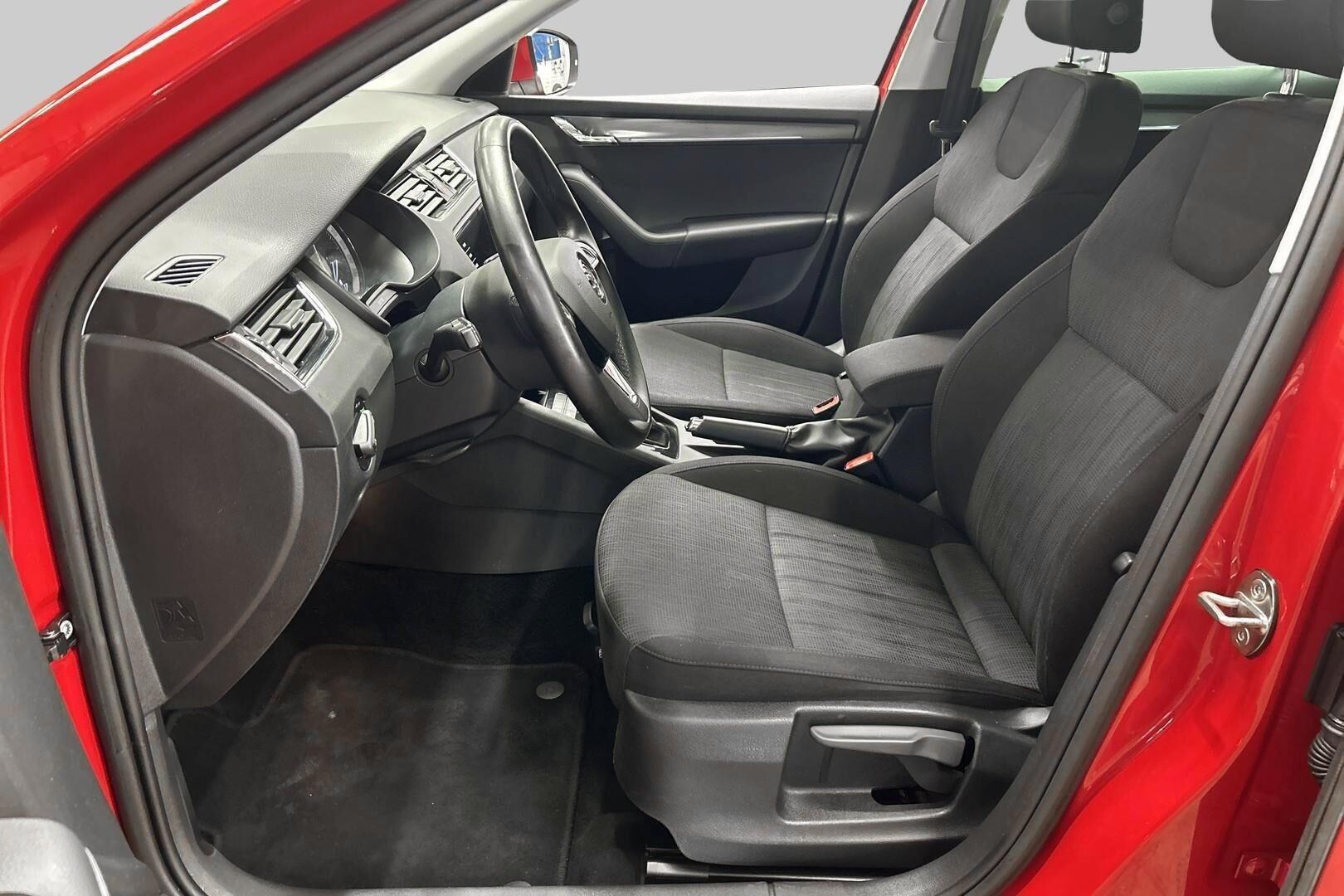 Skoda Octavia iso kuva 7