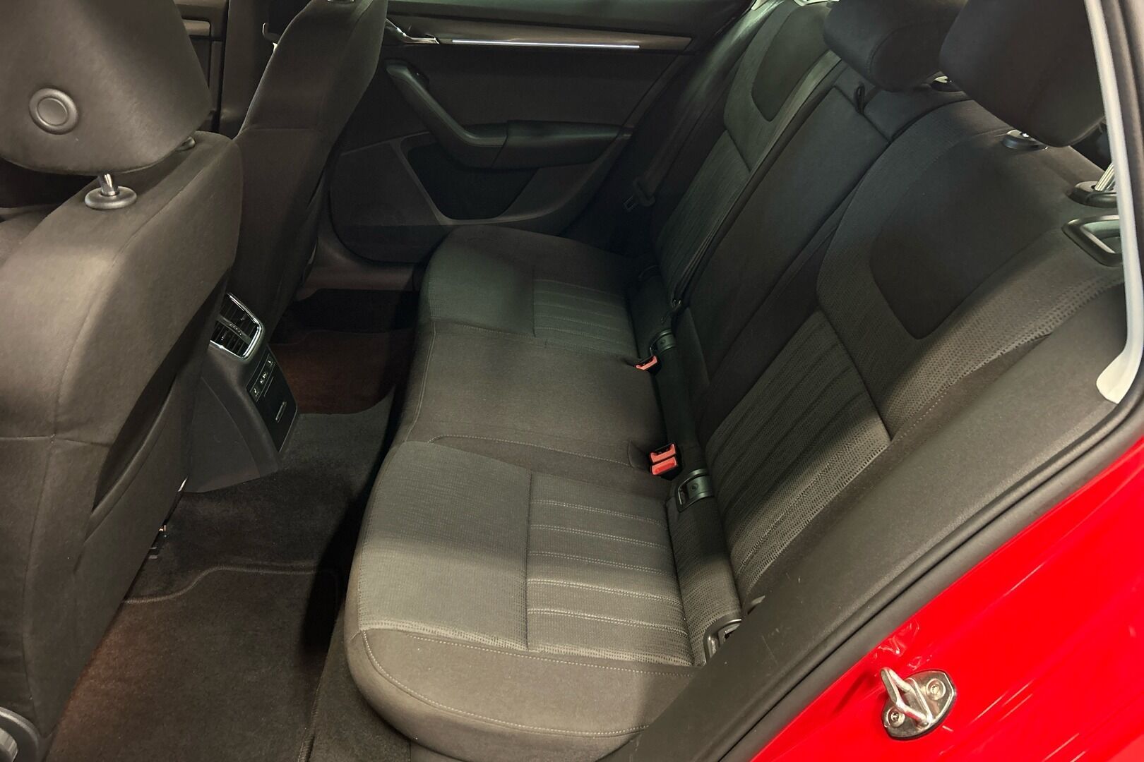 Skoda Octavia iso kuva 9