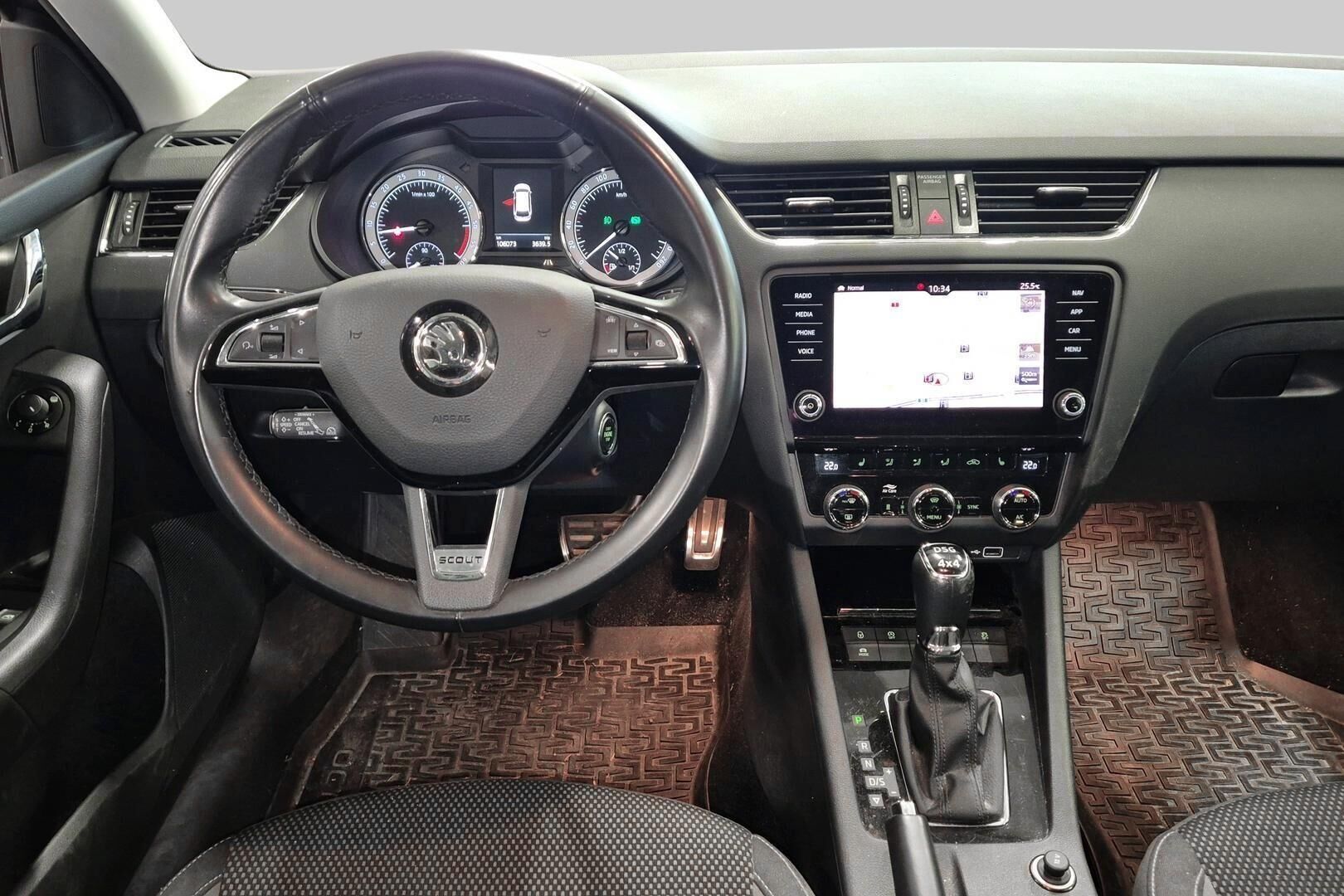 Skoda Octavia iso kuva 2