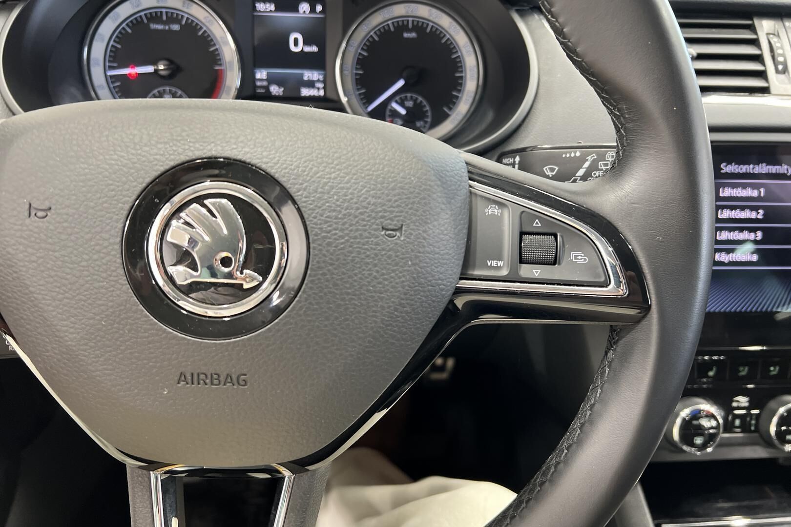 Skoda Octavia iso kuva 30