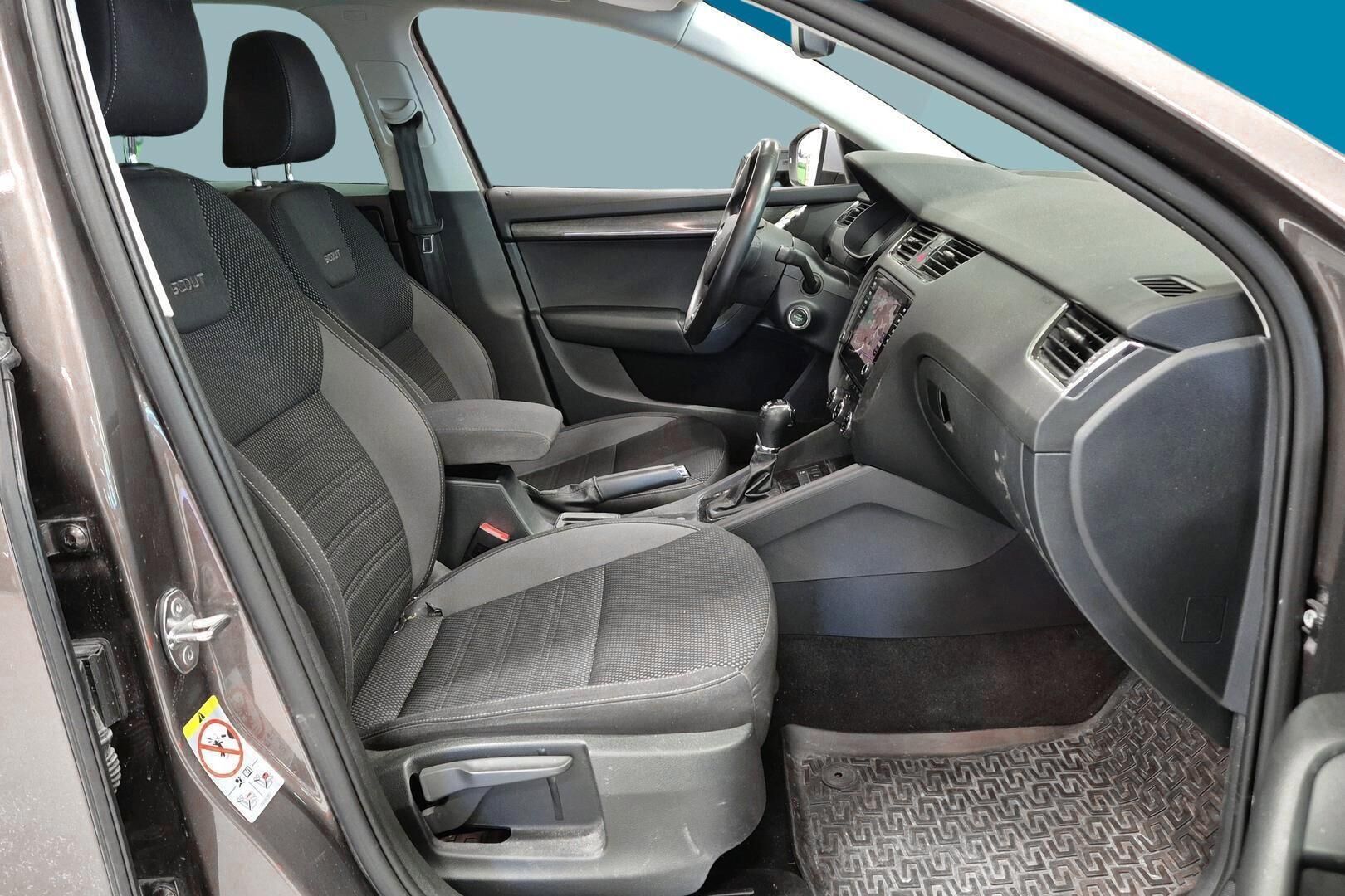Skoda Octavia iso kuva 4