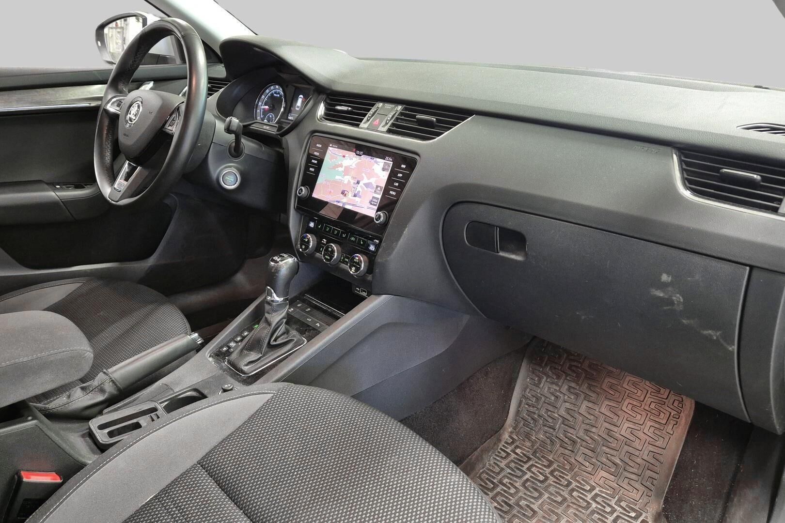 Skoda Octavia iso kuva 5