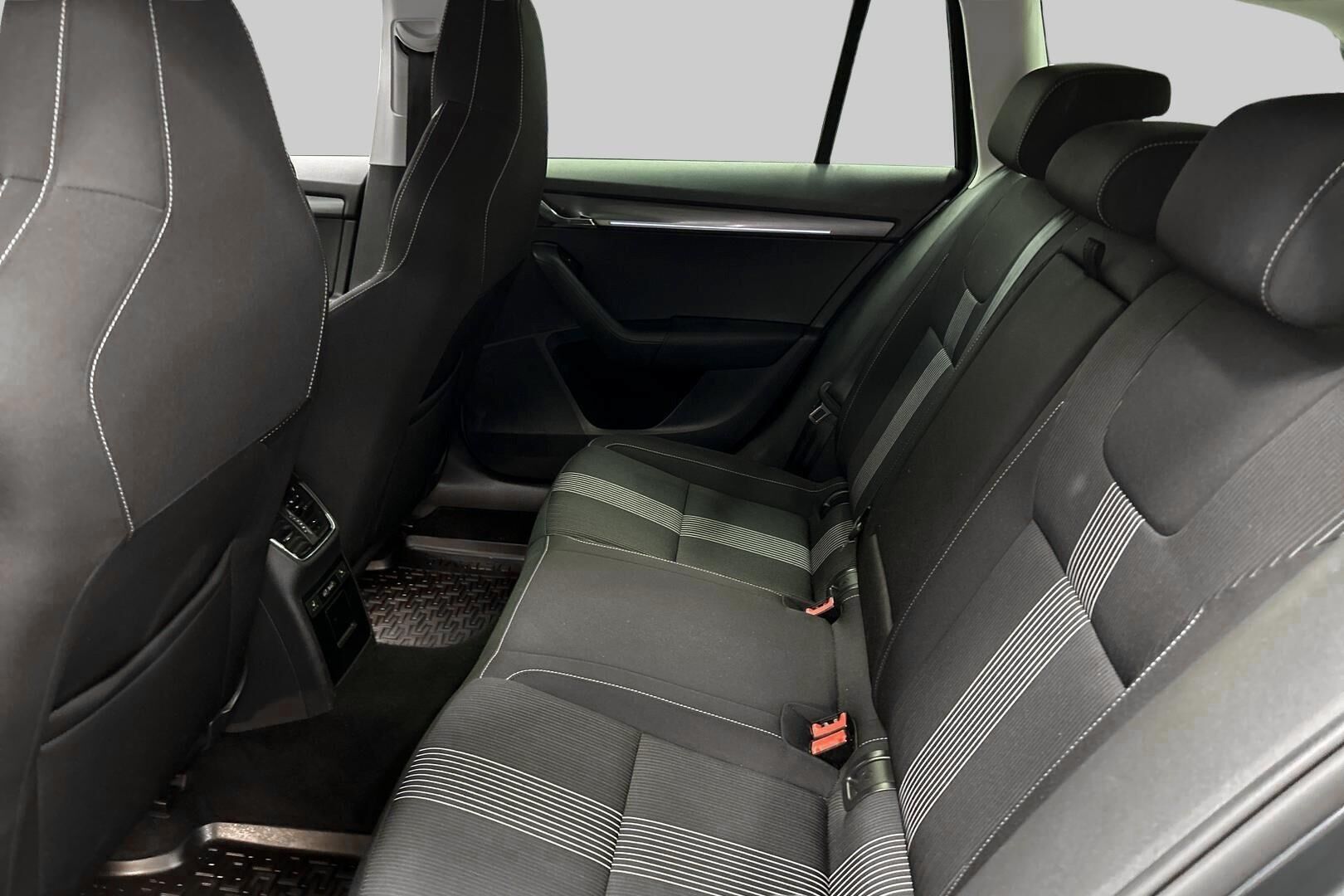 SKODA Octavia iso kuva 10