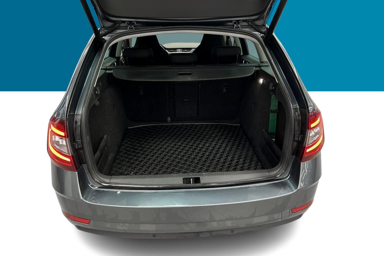 SKODA Octavia iso kuva 12