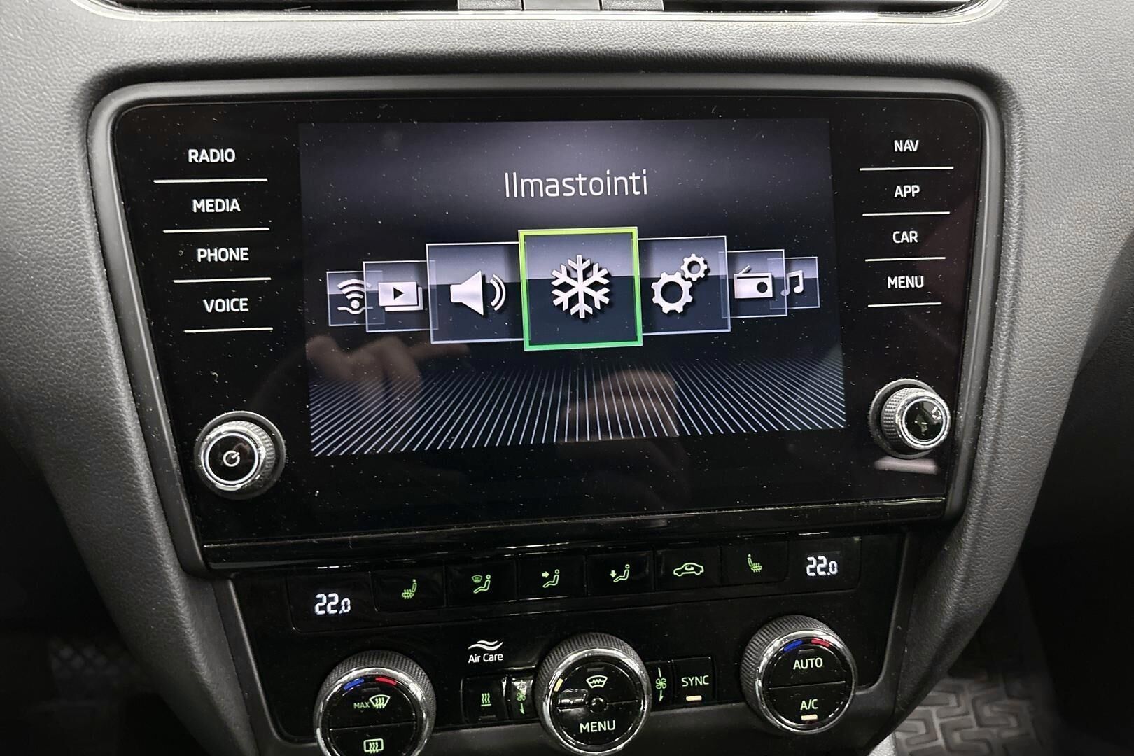 SKODA Octavia iso kuva 18