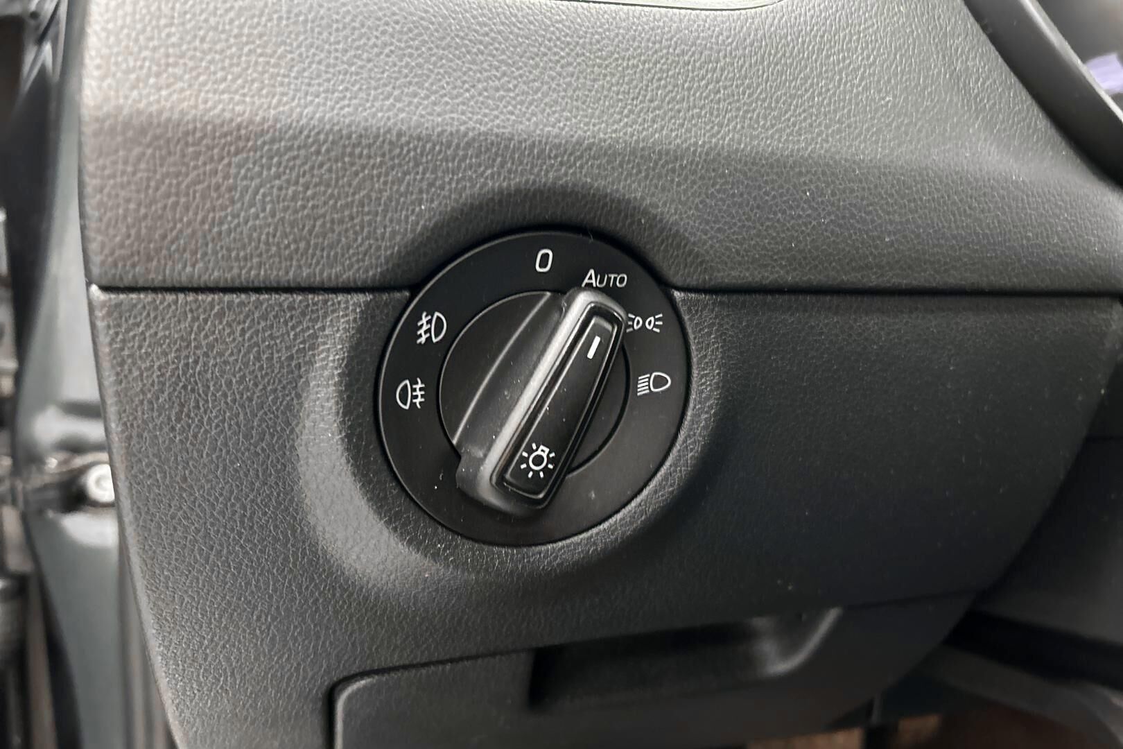 SKODA Octavia iso kuva 25