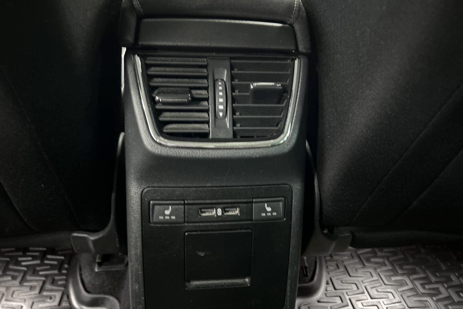 SKODA Octavia iso kuva 27