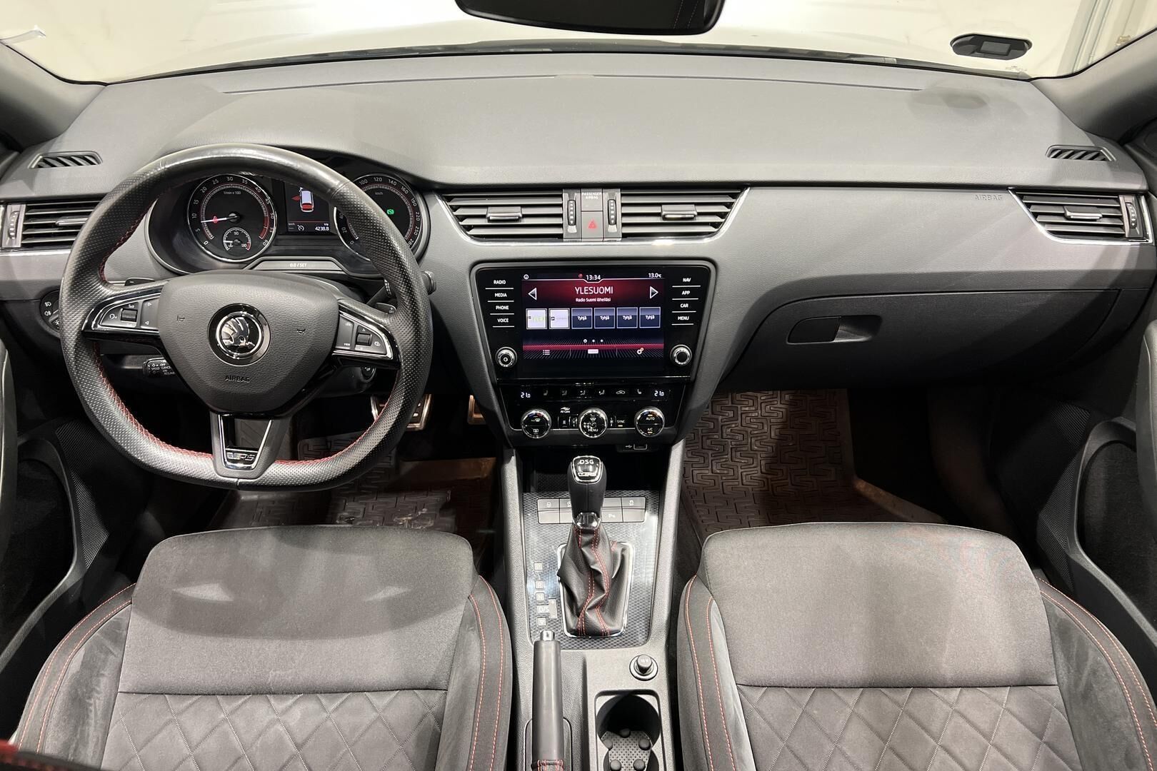 Skoda Octavia iso kuva 11