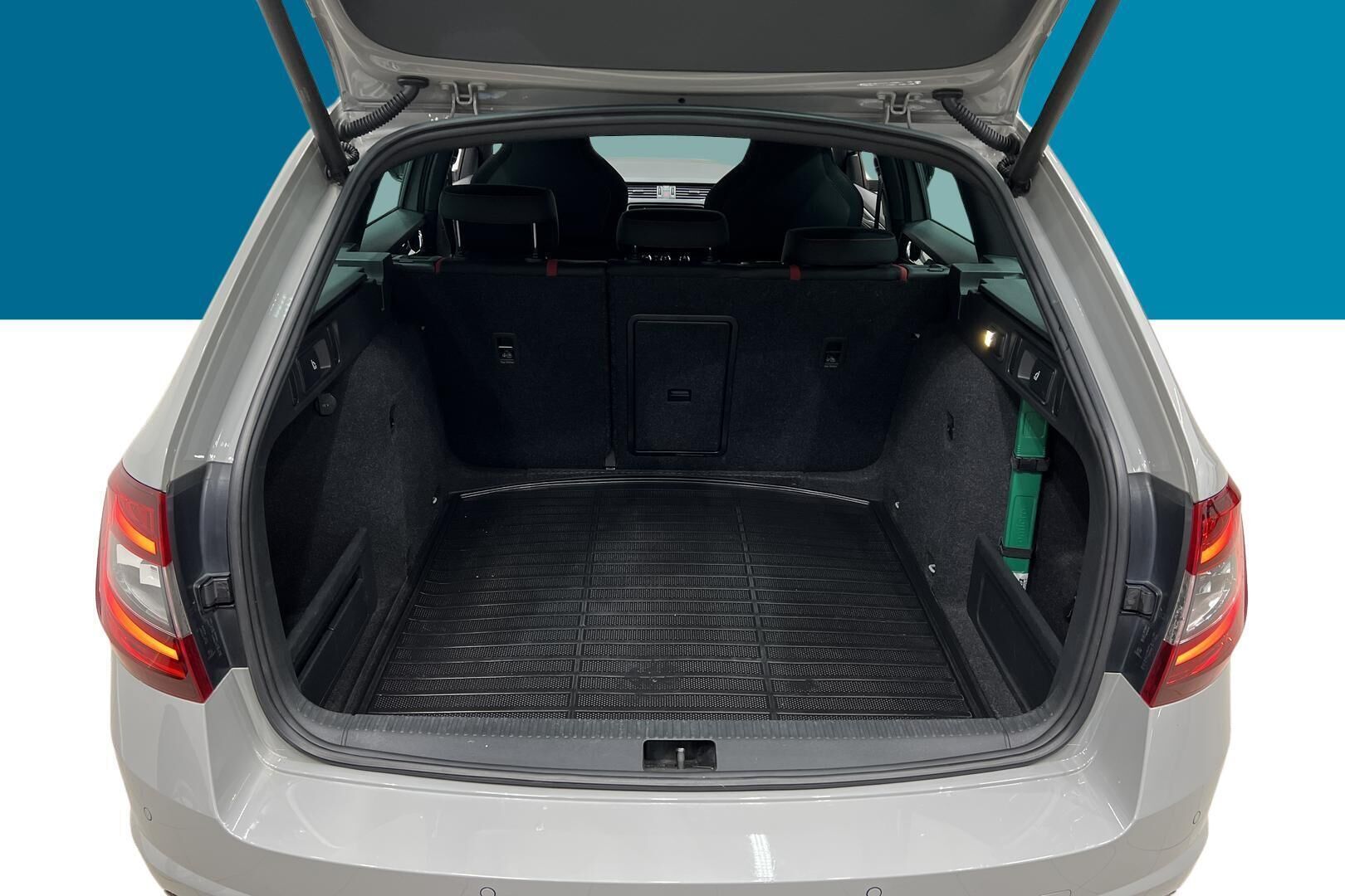 Skoda Octavia iso kuva 12