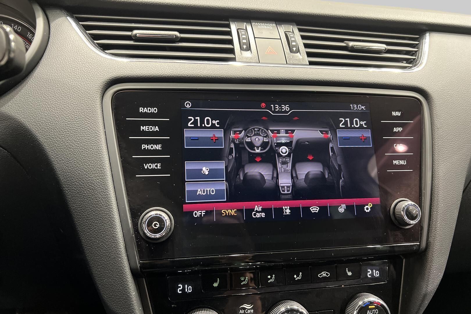 Skoda Octavia iso kuva 19