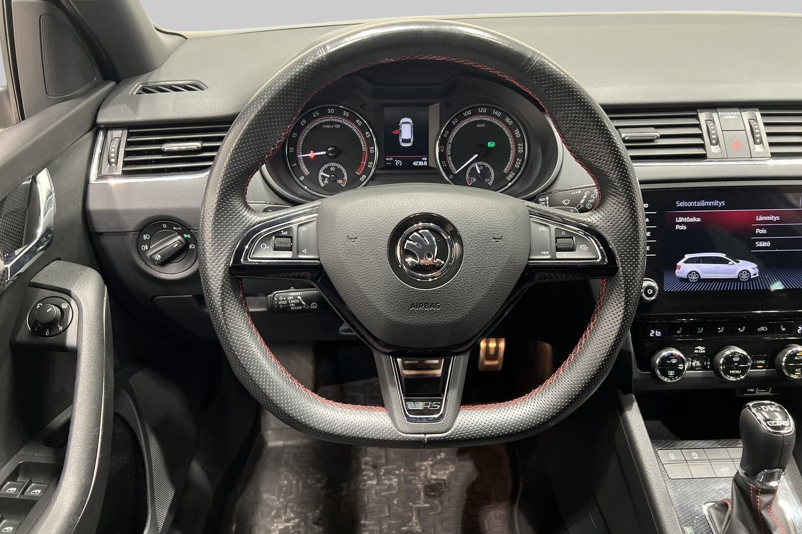 Skoda Octavia iso kuva 31