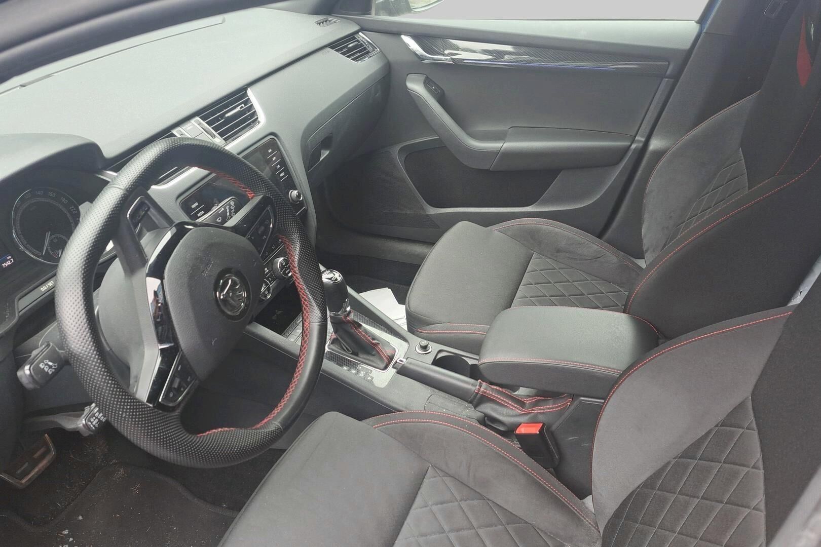 Skoda Octavia iso kuva 1