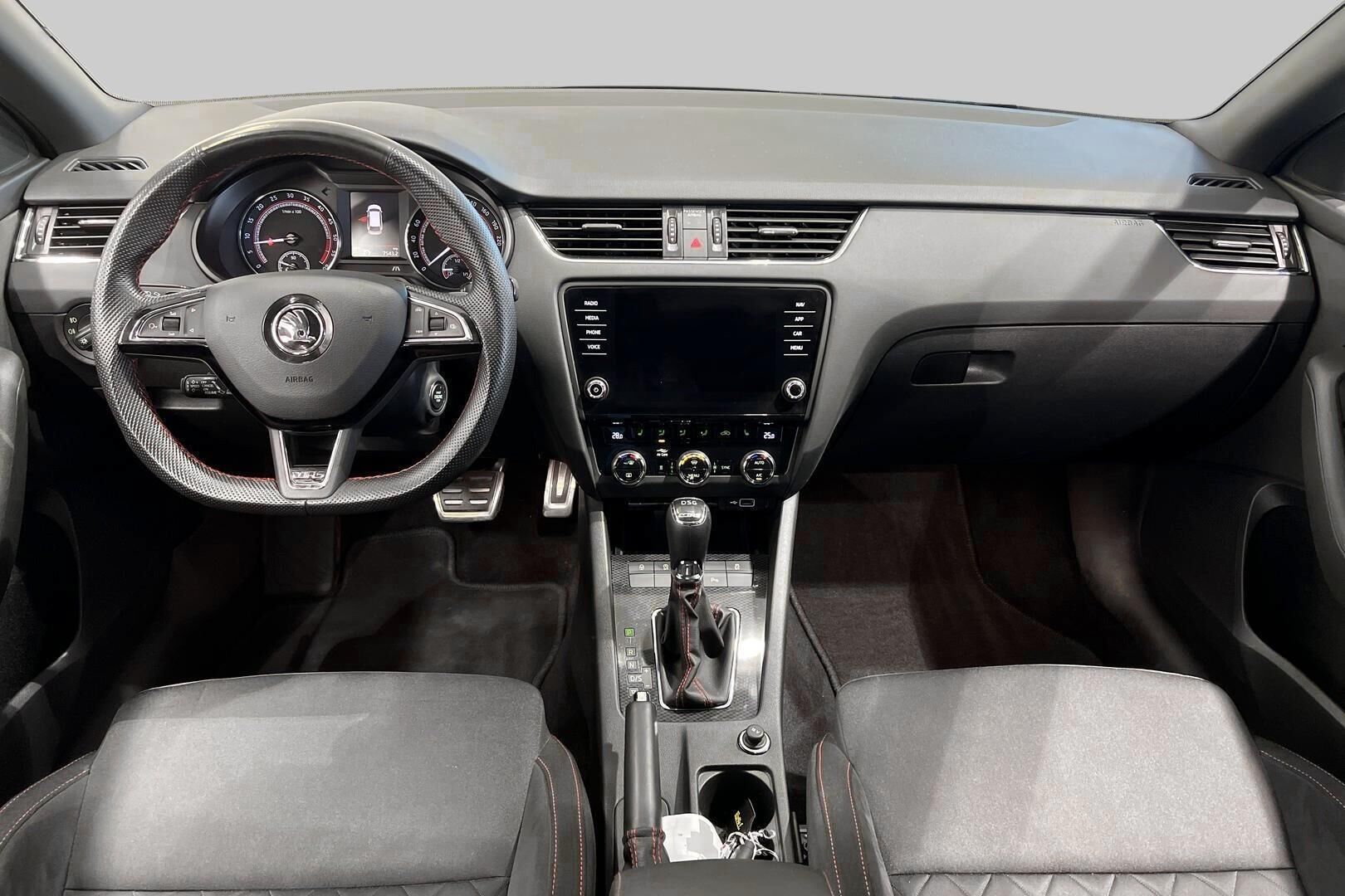 Skoda Octavia iso kuva 11