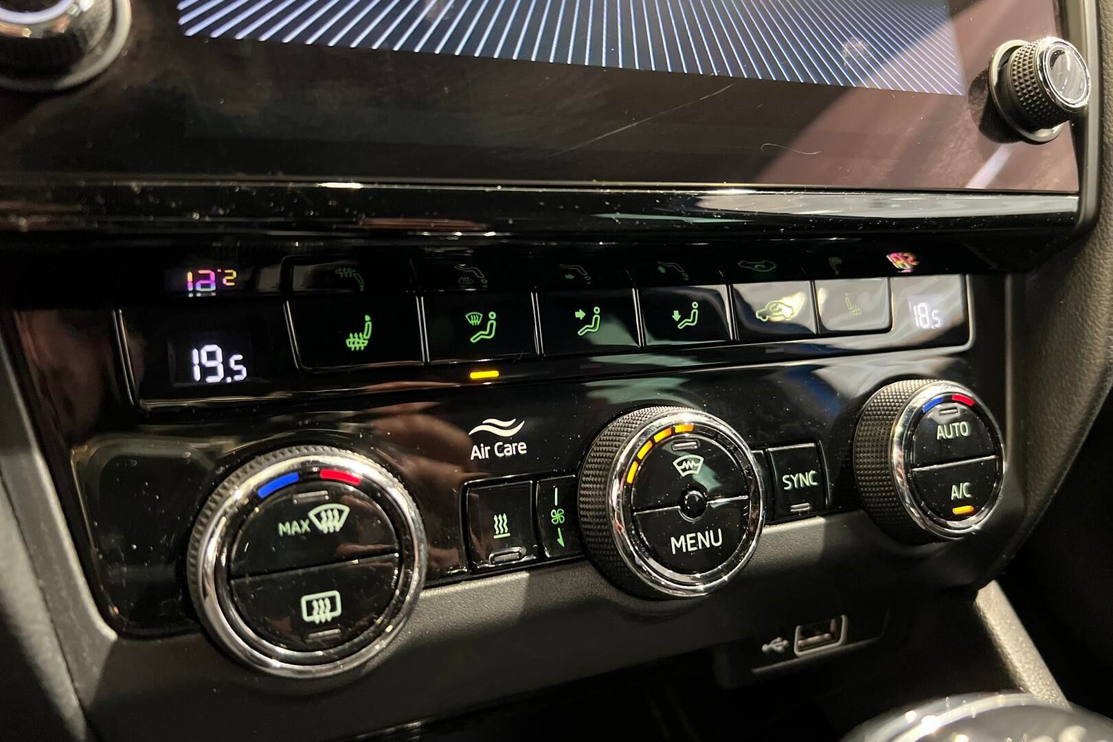Skoda Octavia iso kuva 18