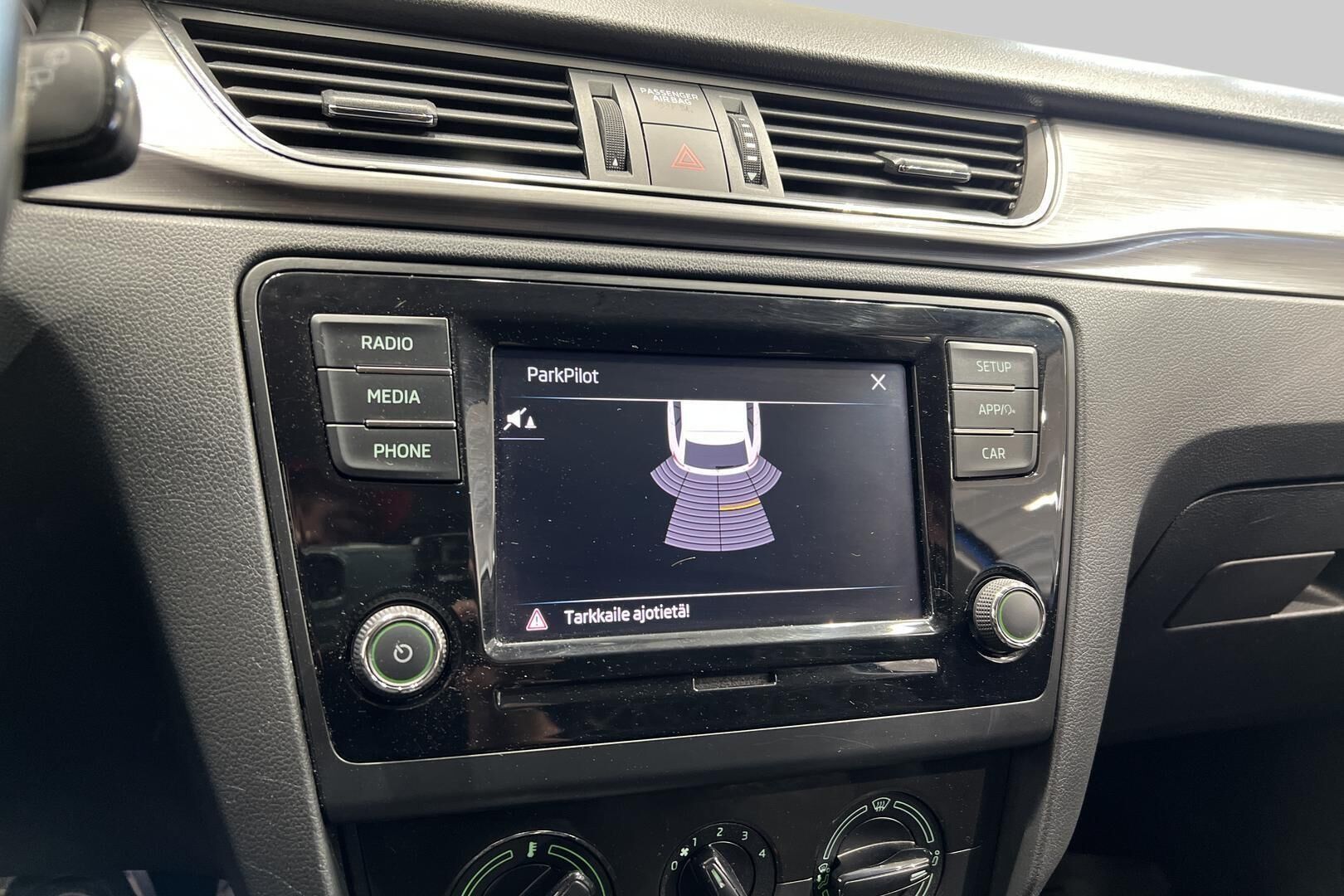 Skoda Rapid iso kuva 10