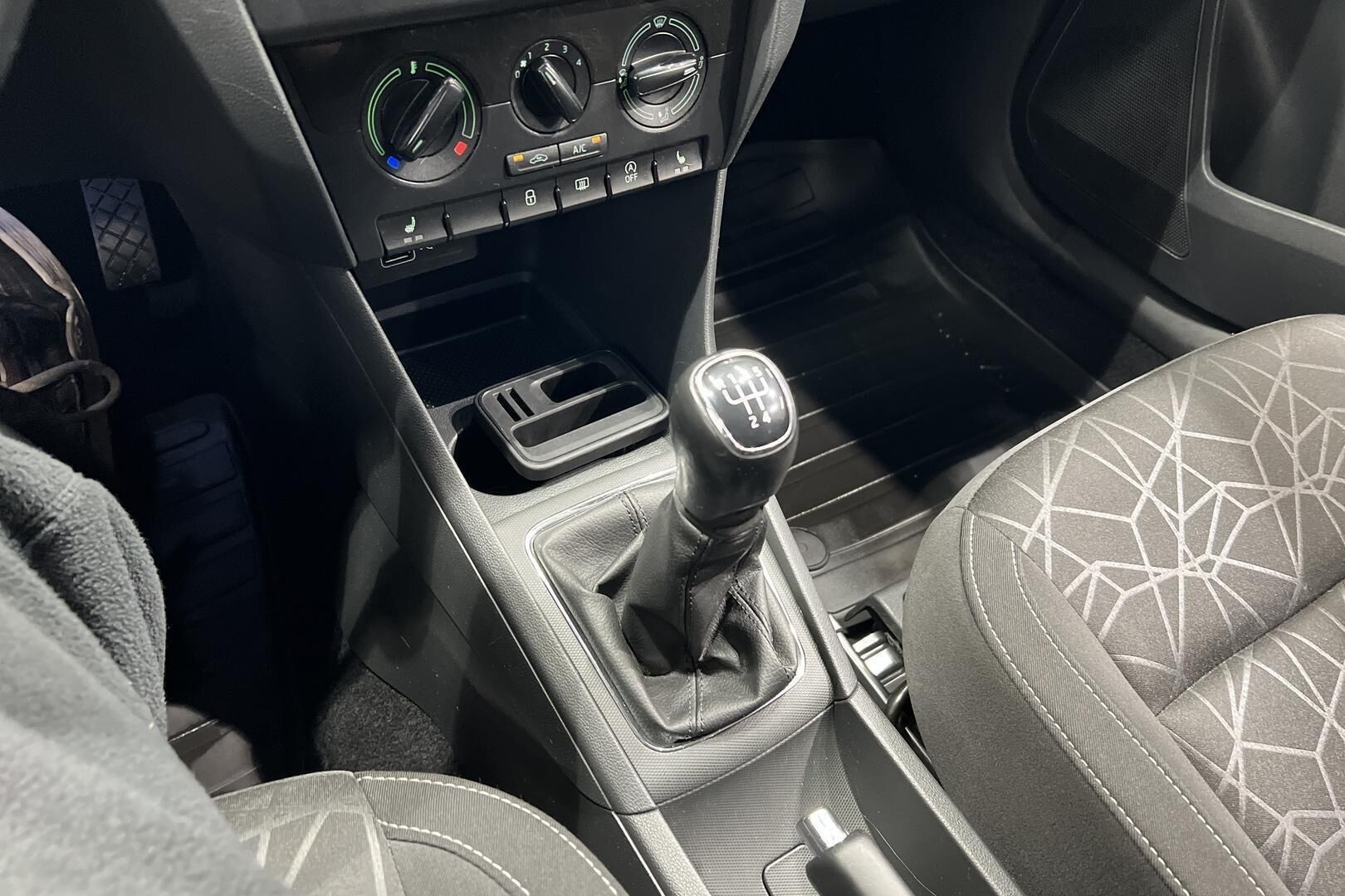 Skoda Rapid iso kuva 22