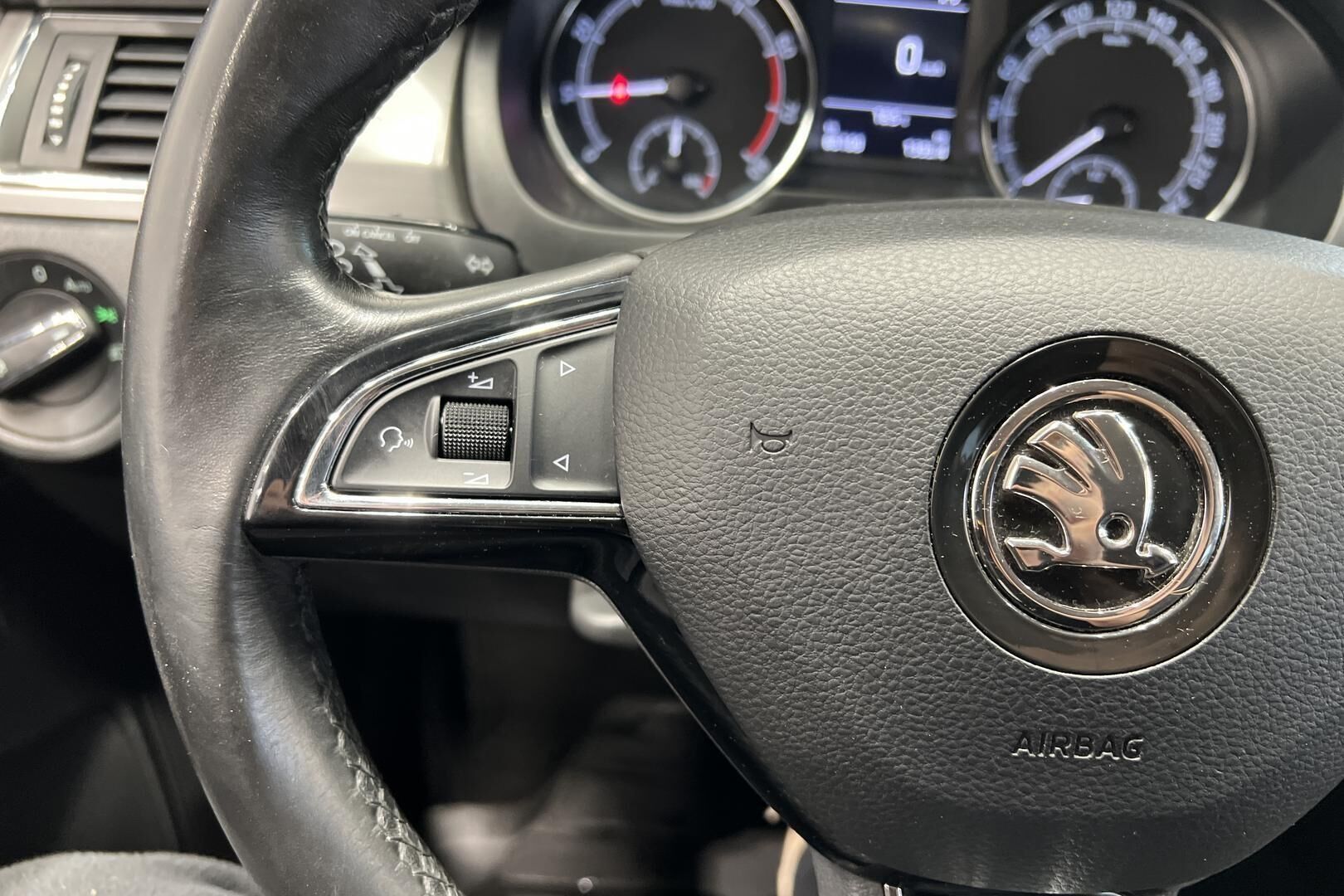 Skoda Rapid iso kuva 24
