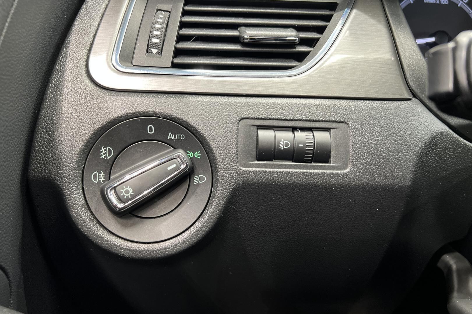 Skoda Rapid iso kuva 25